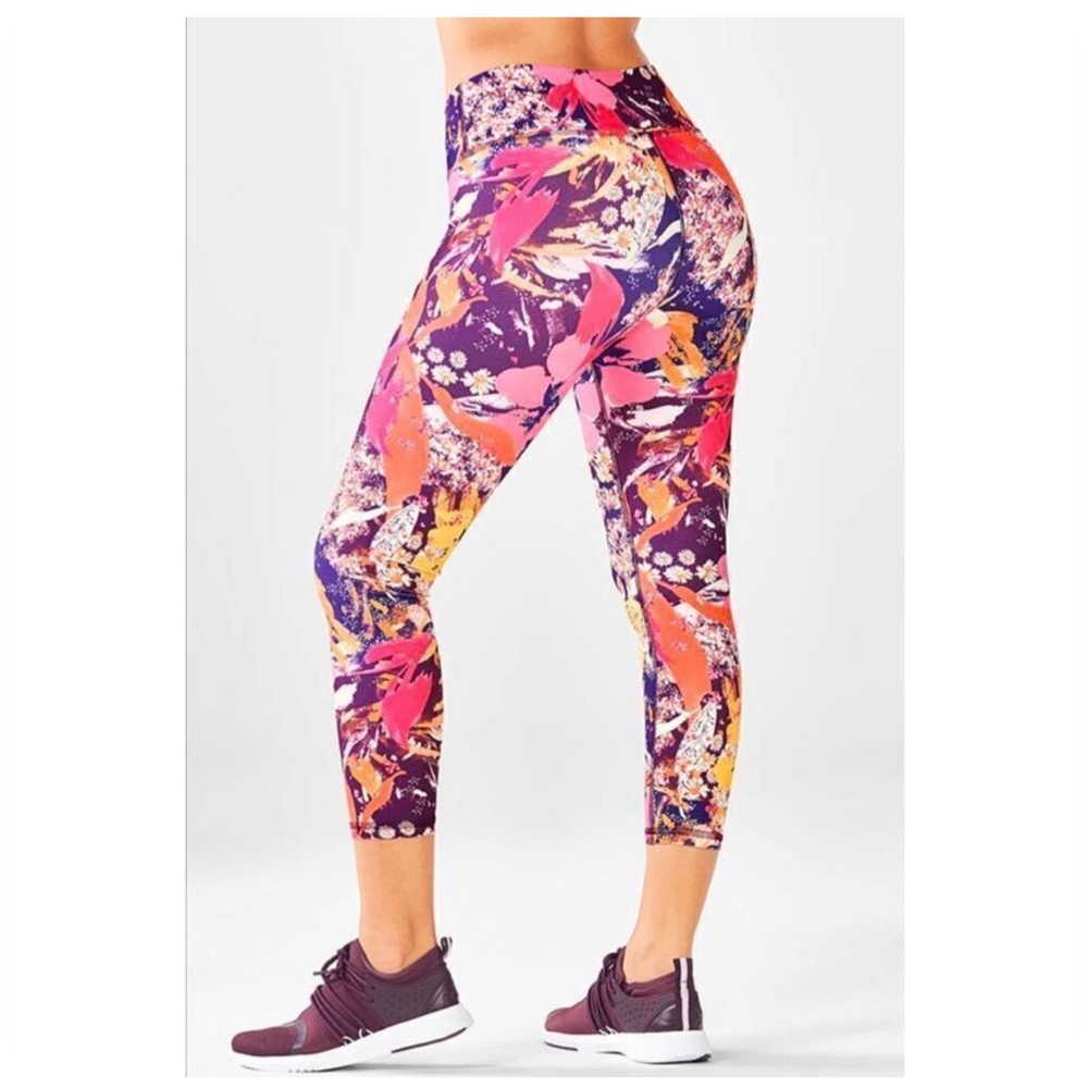 Fabletics Define PowerHold Floral Capri Leggings Women’s Small Pink Purple